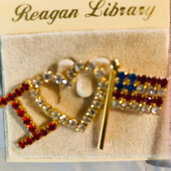 Rhinestone Ronald Reagan Library l Love America Pin - Picture 7 of 8
